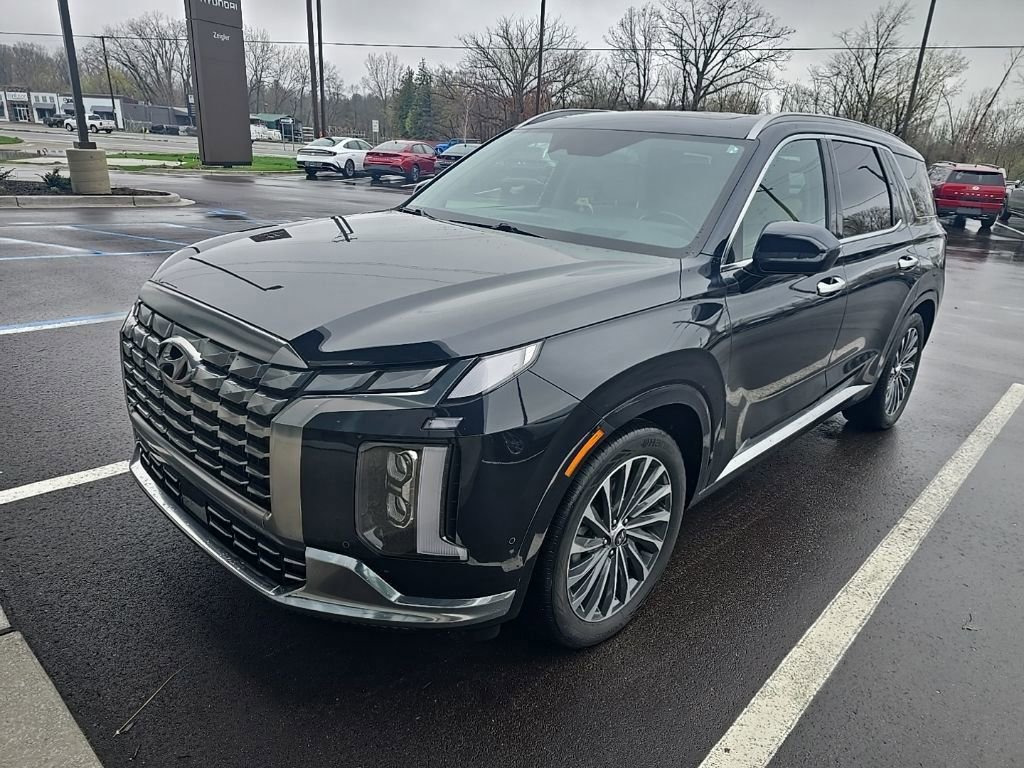 Used 2023 Hyundai Palisade Calligraphy image 2