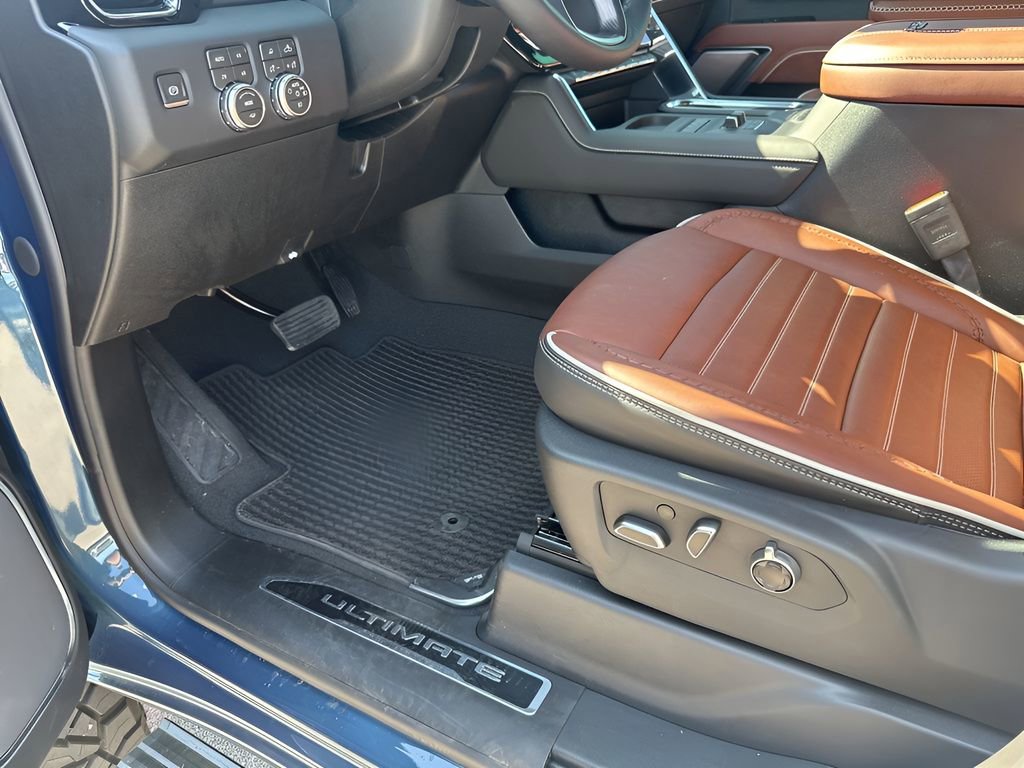 New 2026 GMC Sierra 2500 Denali Ultimate w/ LPO, Black Badging Package image 30