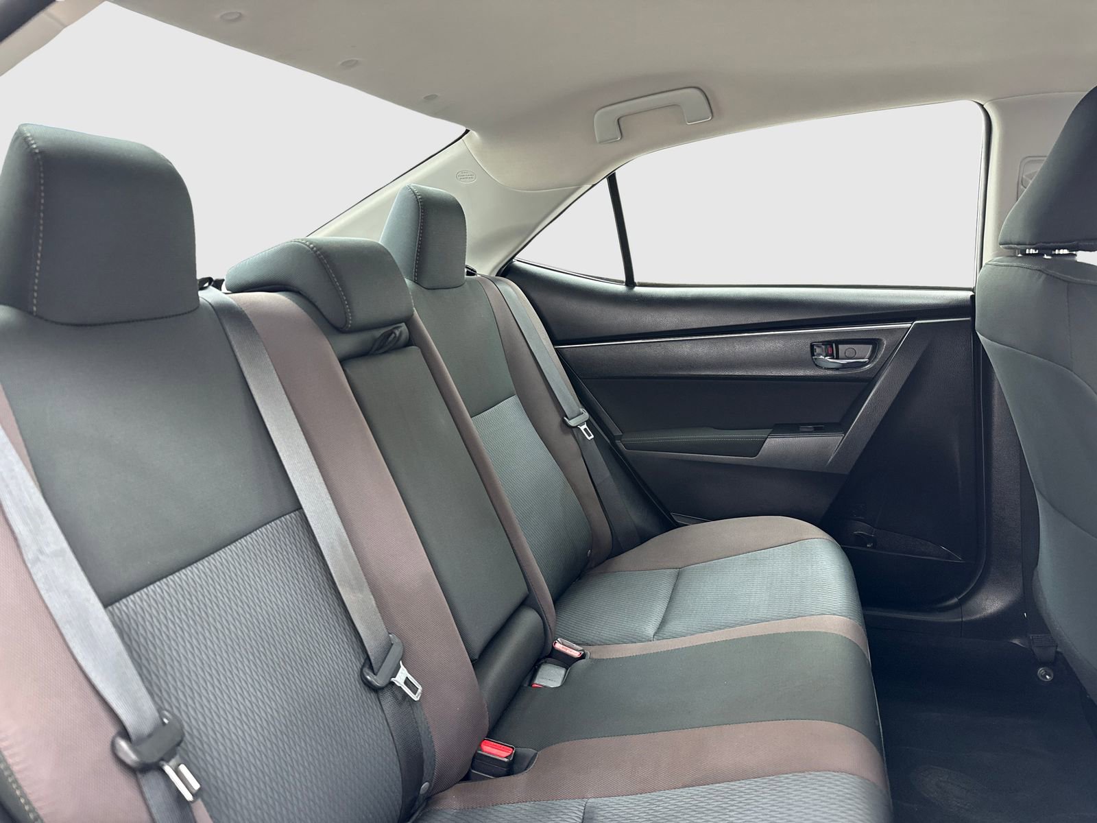 Used 2019 Toyota Corolla LE w/ Carpet Mat Package (TMS) FWD image 42