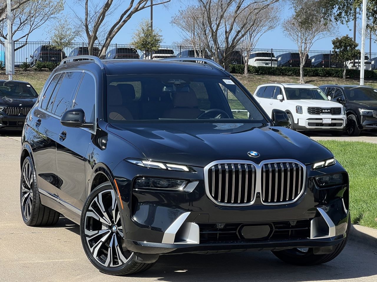 Used 2023 BMW X7 xDrive40i w/ Executive Package image 2