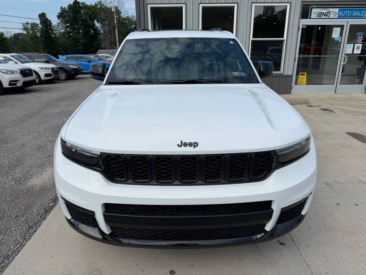 Used 2022 Jeep Grand Cherokee L Laredo AWD/4WD image 2