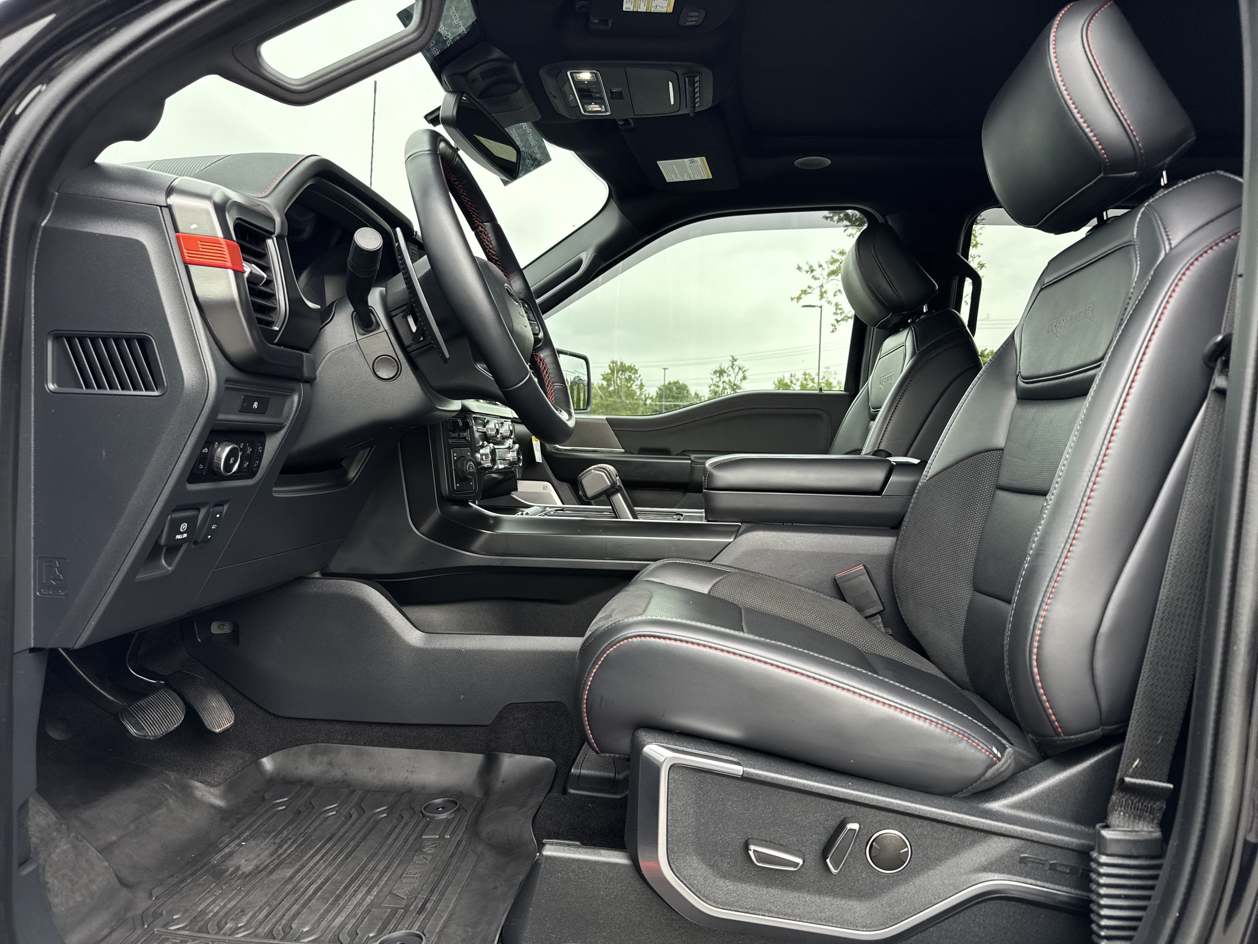 Used 2025 Ford F150 Raptor AWD/4WD image 17