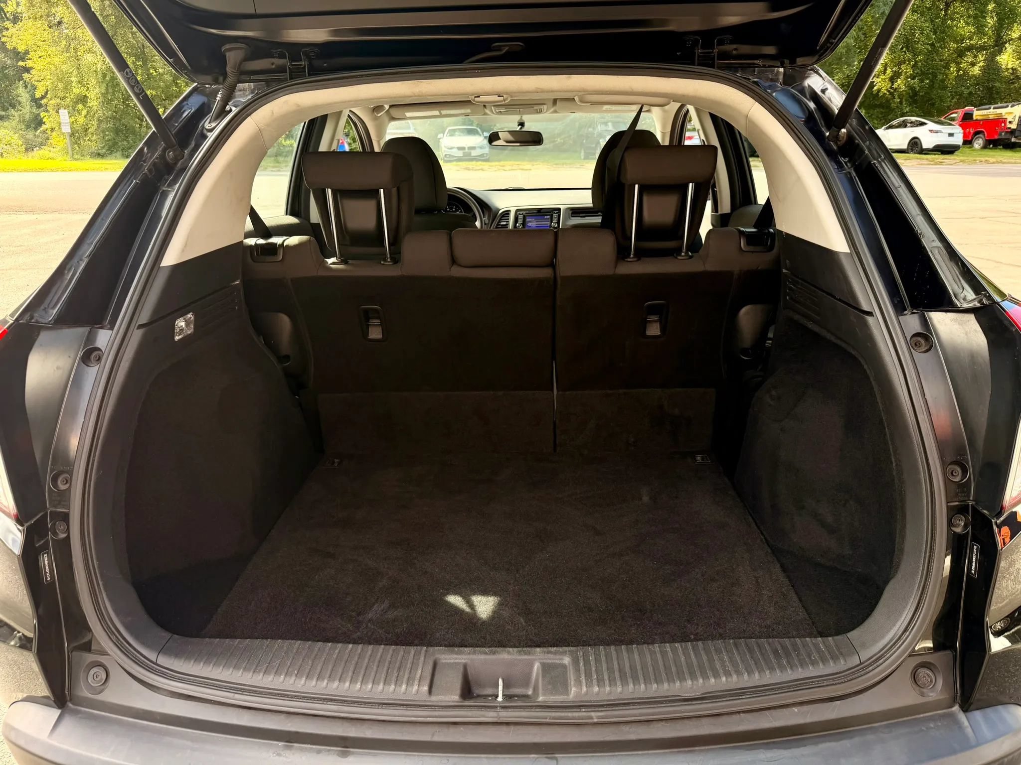 Used 2019 Honda HR-V LX image 27