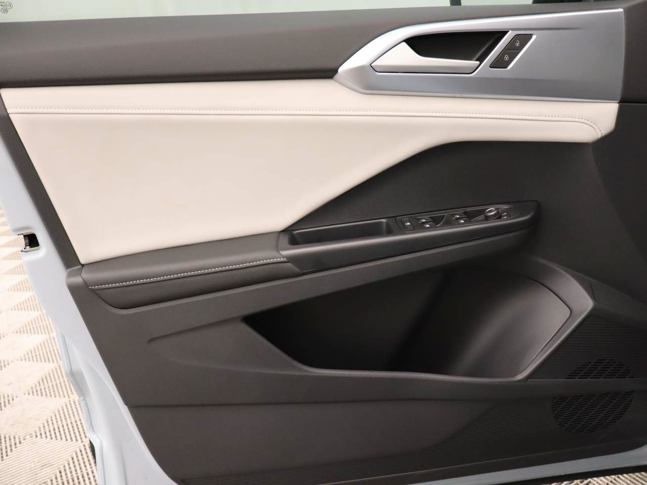 New 2026 Volkswagen Taos SE FWD image 16