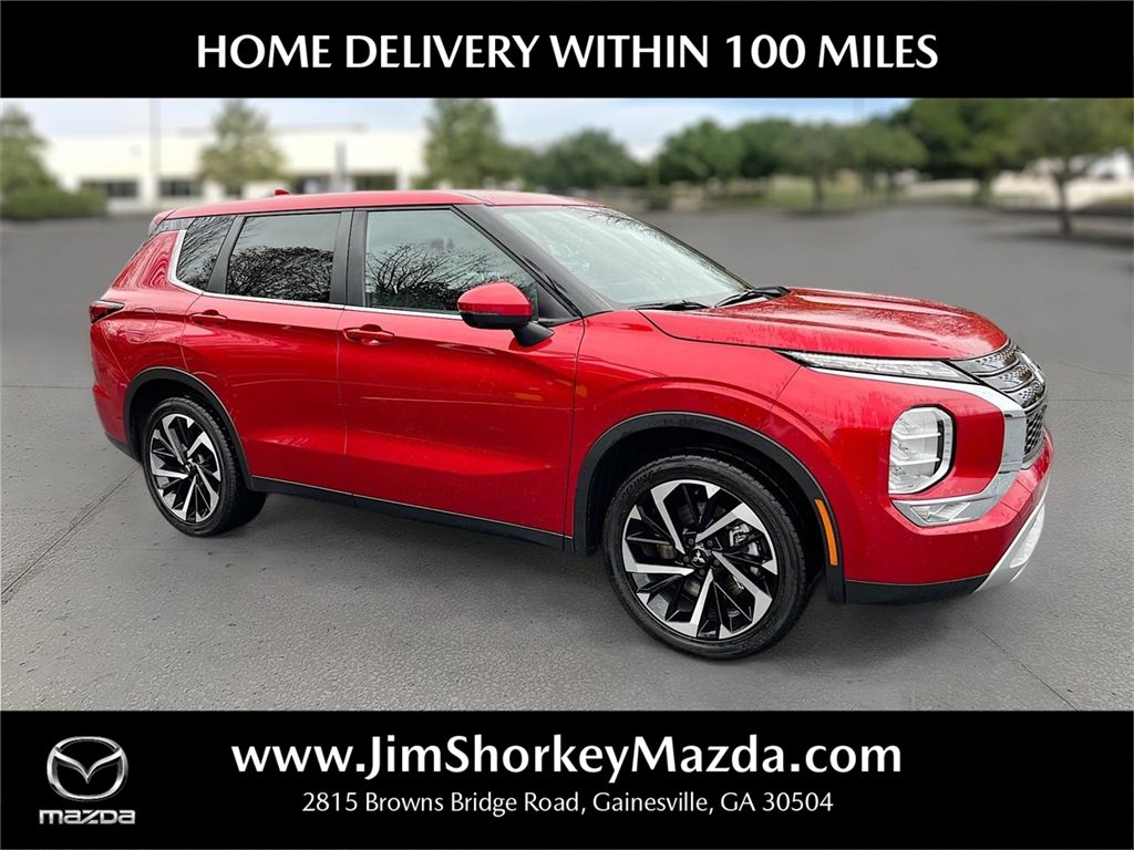 Used 2023 Mitsubishi Outlander SE image 1