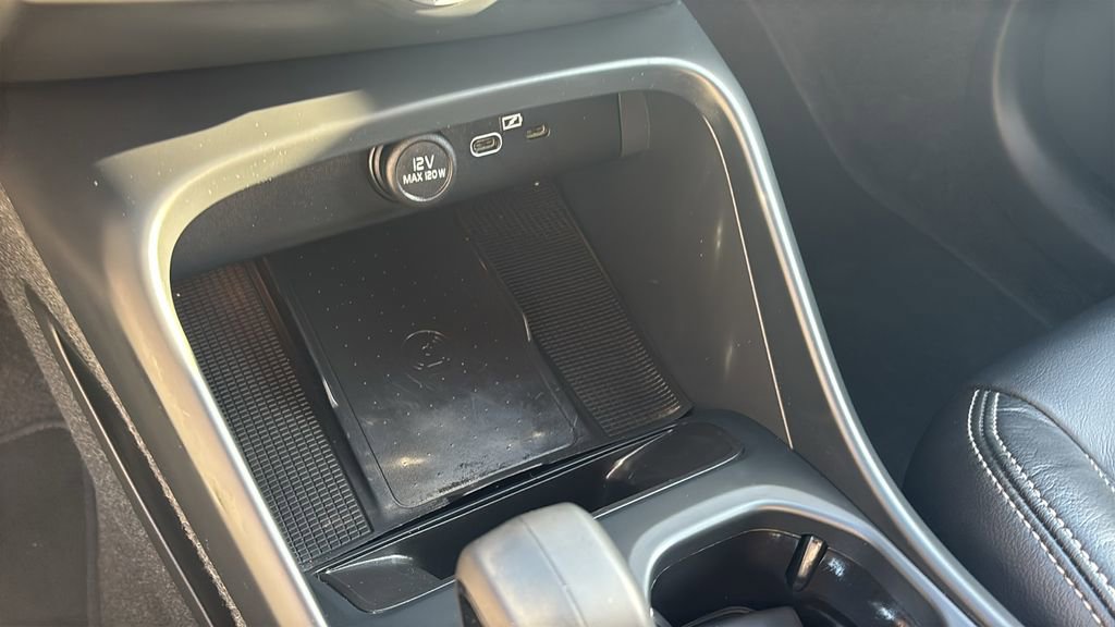 Certified 2024 Volvo XC40 B5 Core image 21