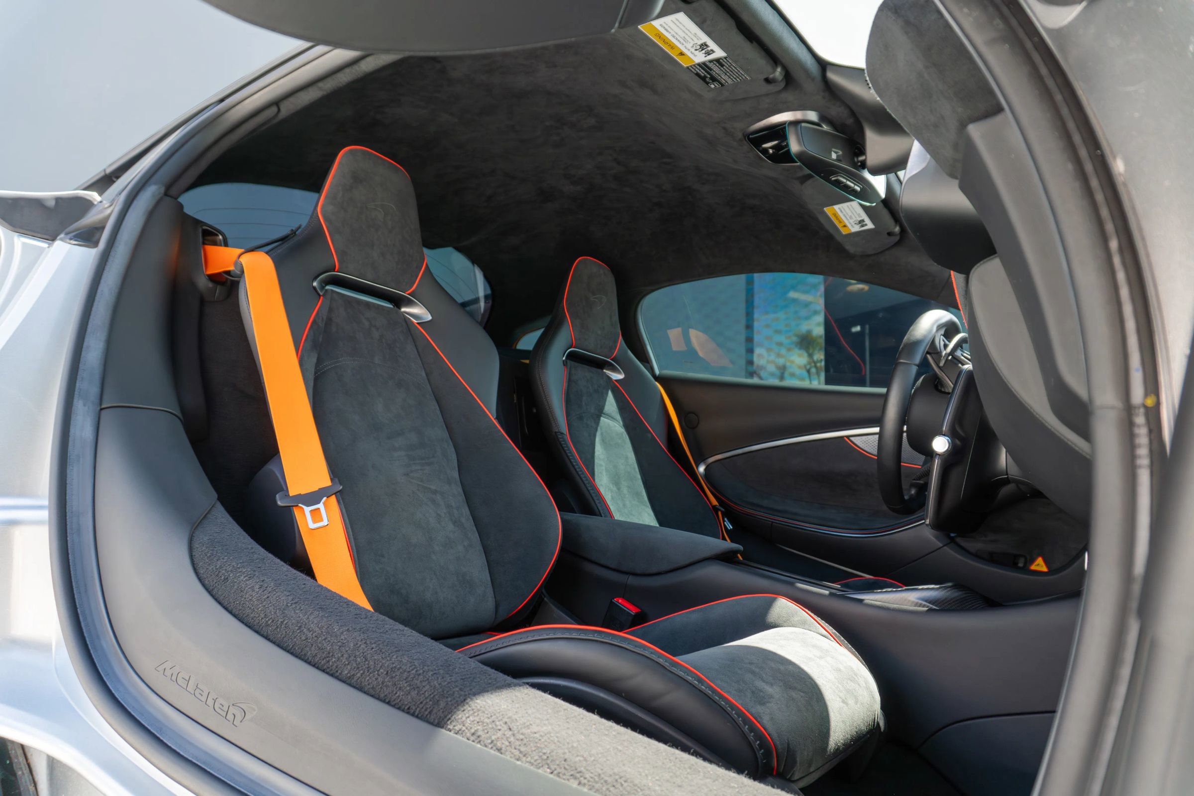 Used 2023 McLaren Artura RWD image 16