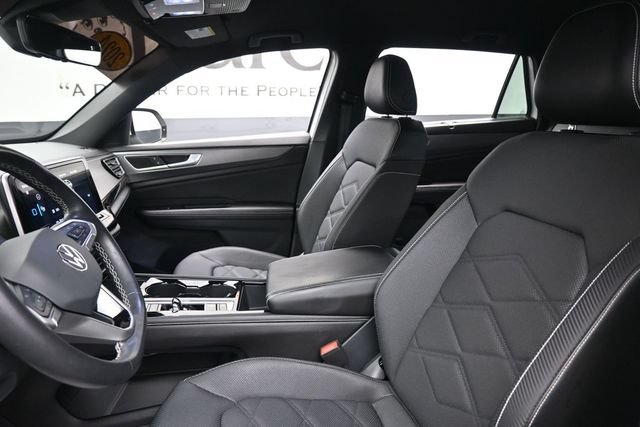 Used 2024 Volkswagen Atlas Cross Sport SE w/ Black Wheel Package FWD image 17