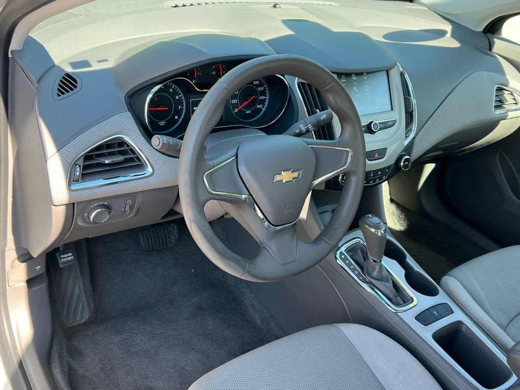 Used 2017 Chevrolet Cruze LS FWD image 16