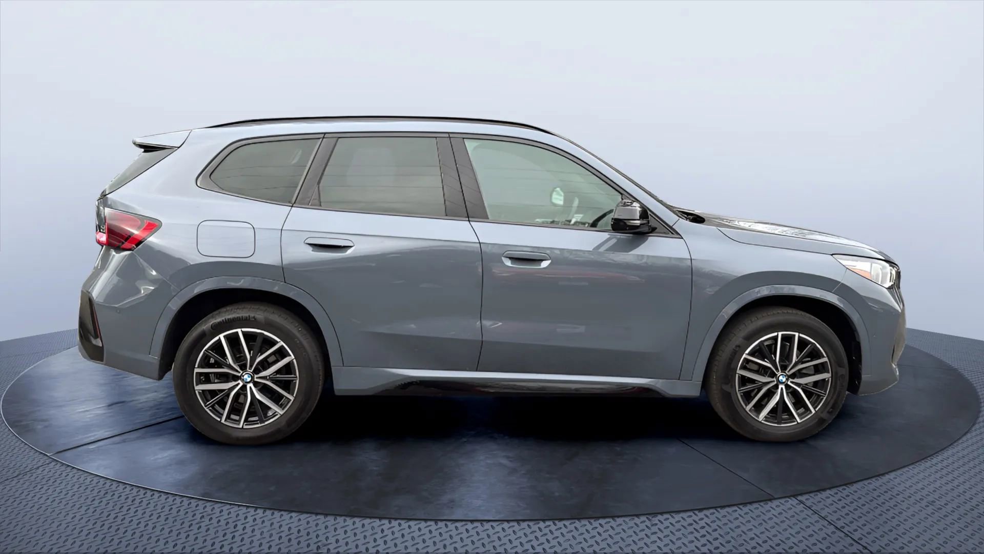 Used 2023 BMW X1 xDrive28i w/ Premium Package image 6