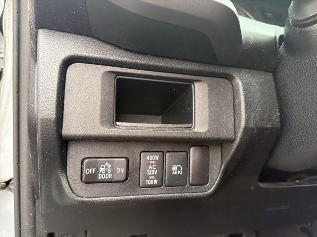 Used 2018 Toyota Tacoma TRD Sport AWD/4WD image 19