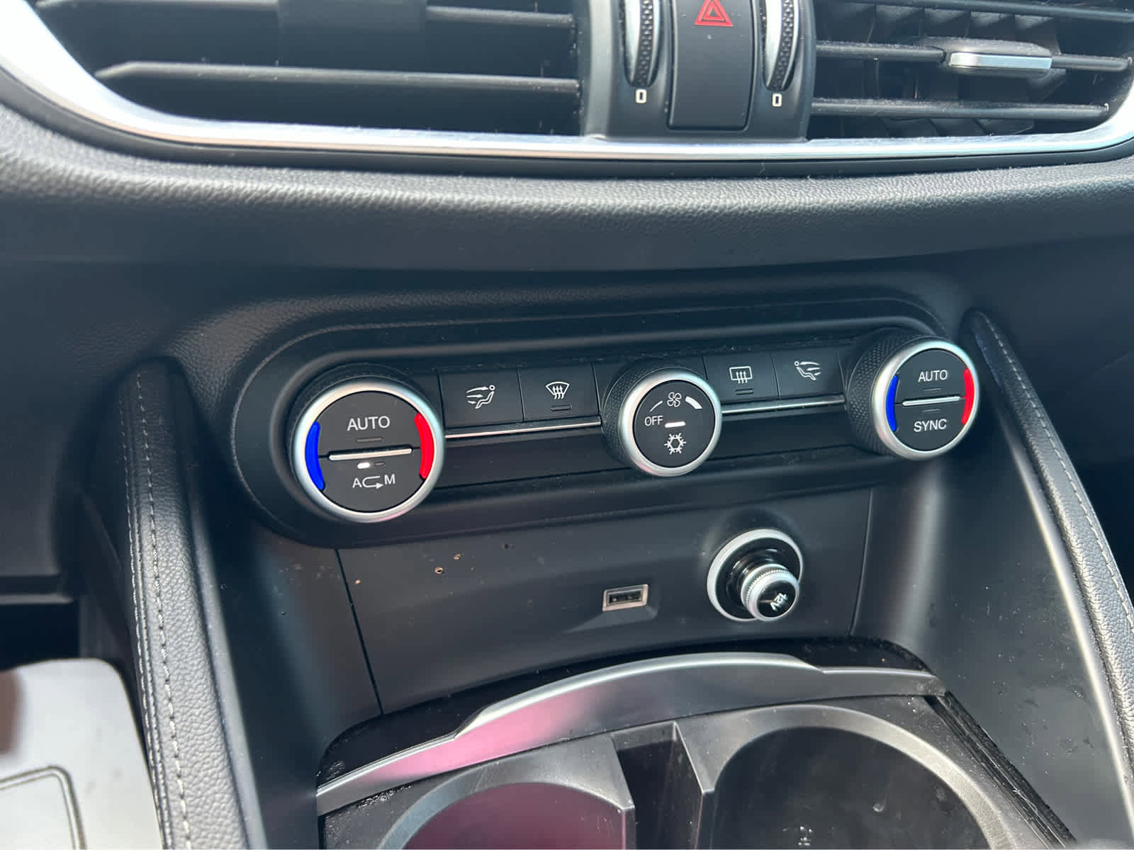 Used 2018 Alfa Romeo Stelvio AWD image 22