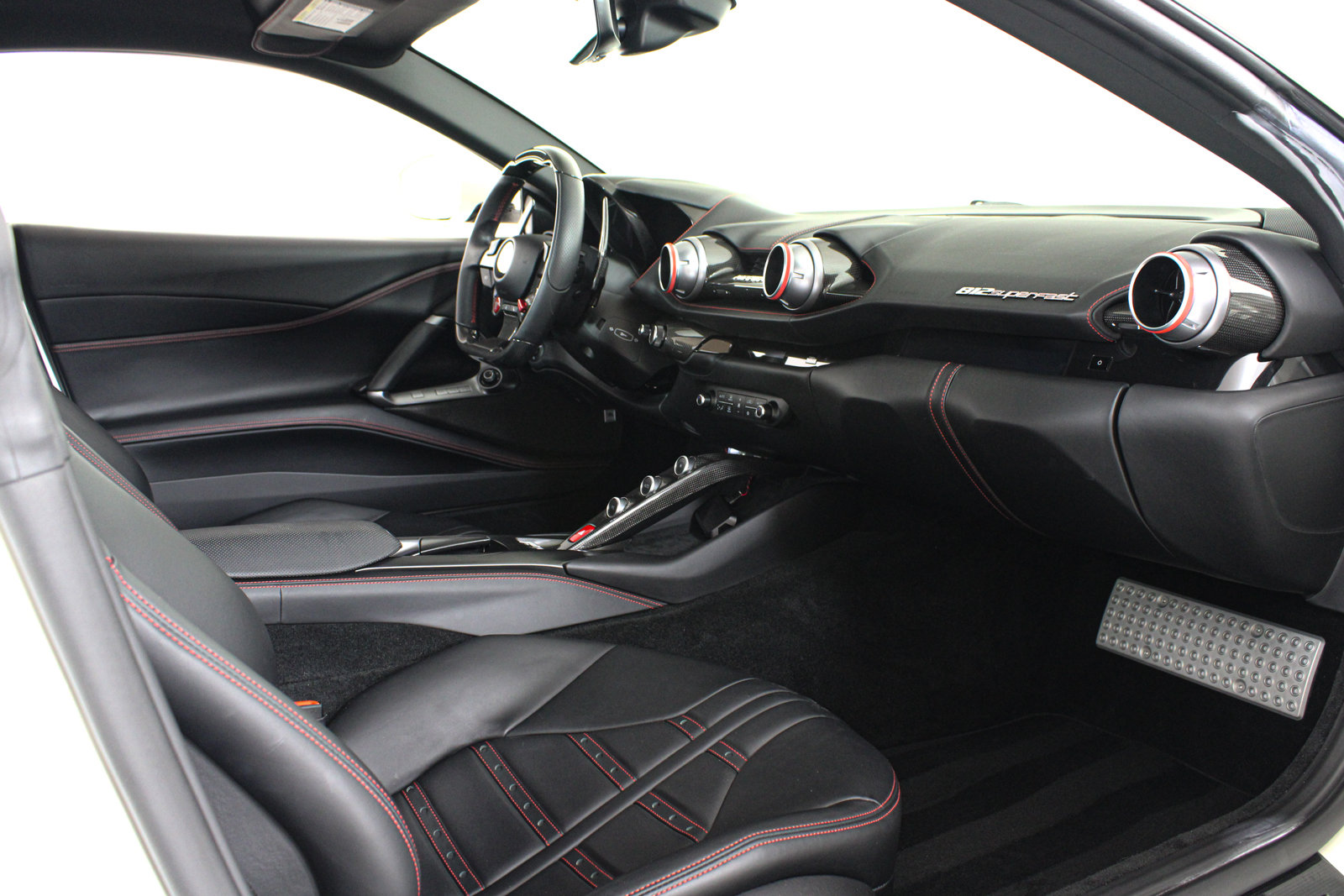 Used 2020 Ferrari 812 Superfast RWD image 29
