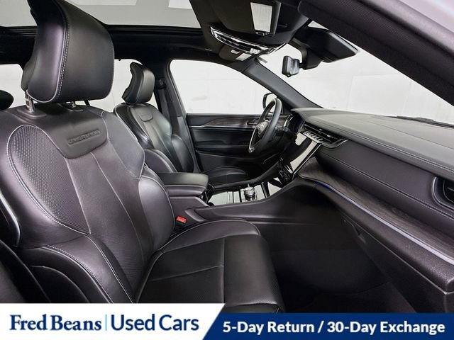Used 2023 Jeep Grand Cherokee Overland w/ Luxury Tech Group IV AWD/4WD image 37