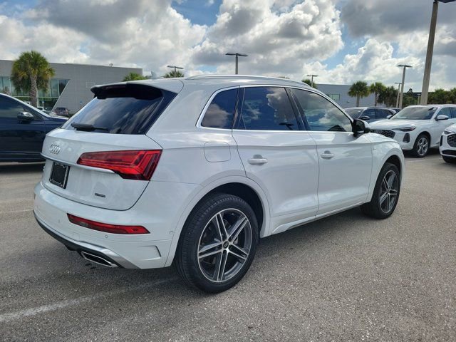 Certified 2024 Audi Q5 e Prestige w/ Prestige Package AWD/4WD image 7