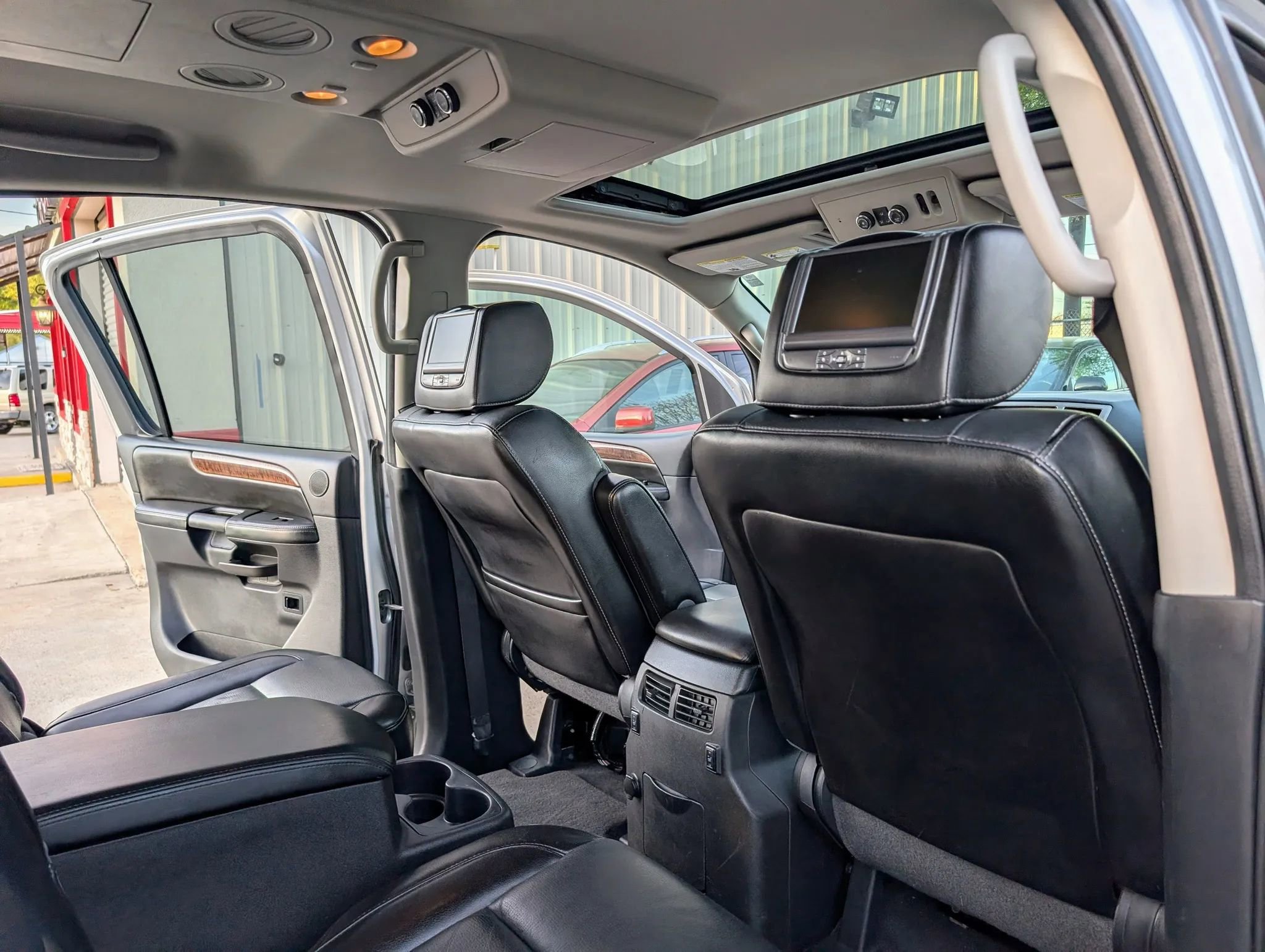 Used 2013 Nissan Armada Platinum image 10