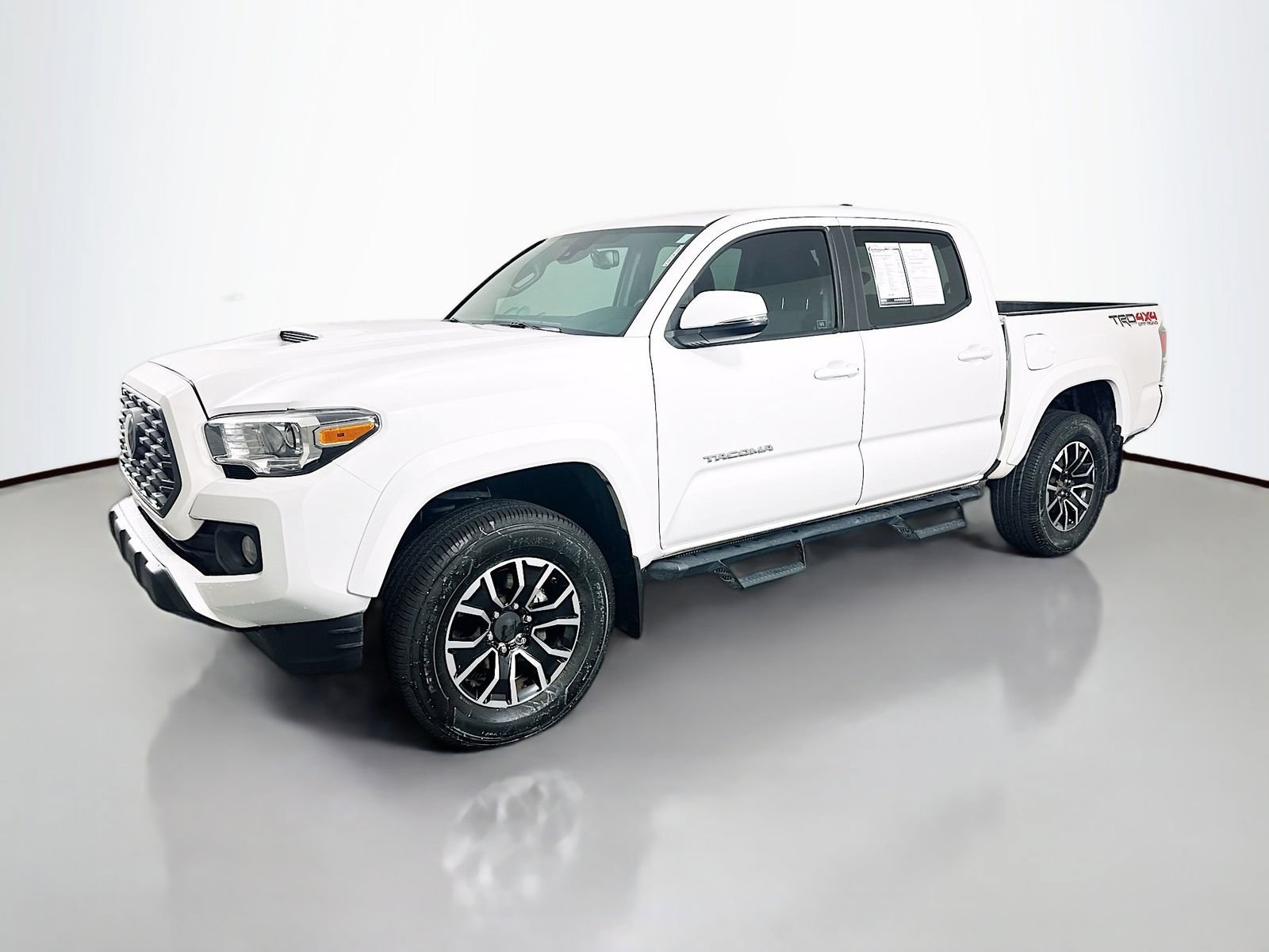 Used 2020 Toyota Tacoma TRD Sport w/ Technology Package AWD/4WD image 3