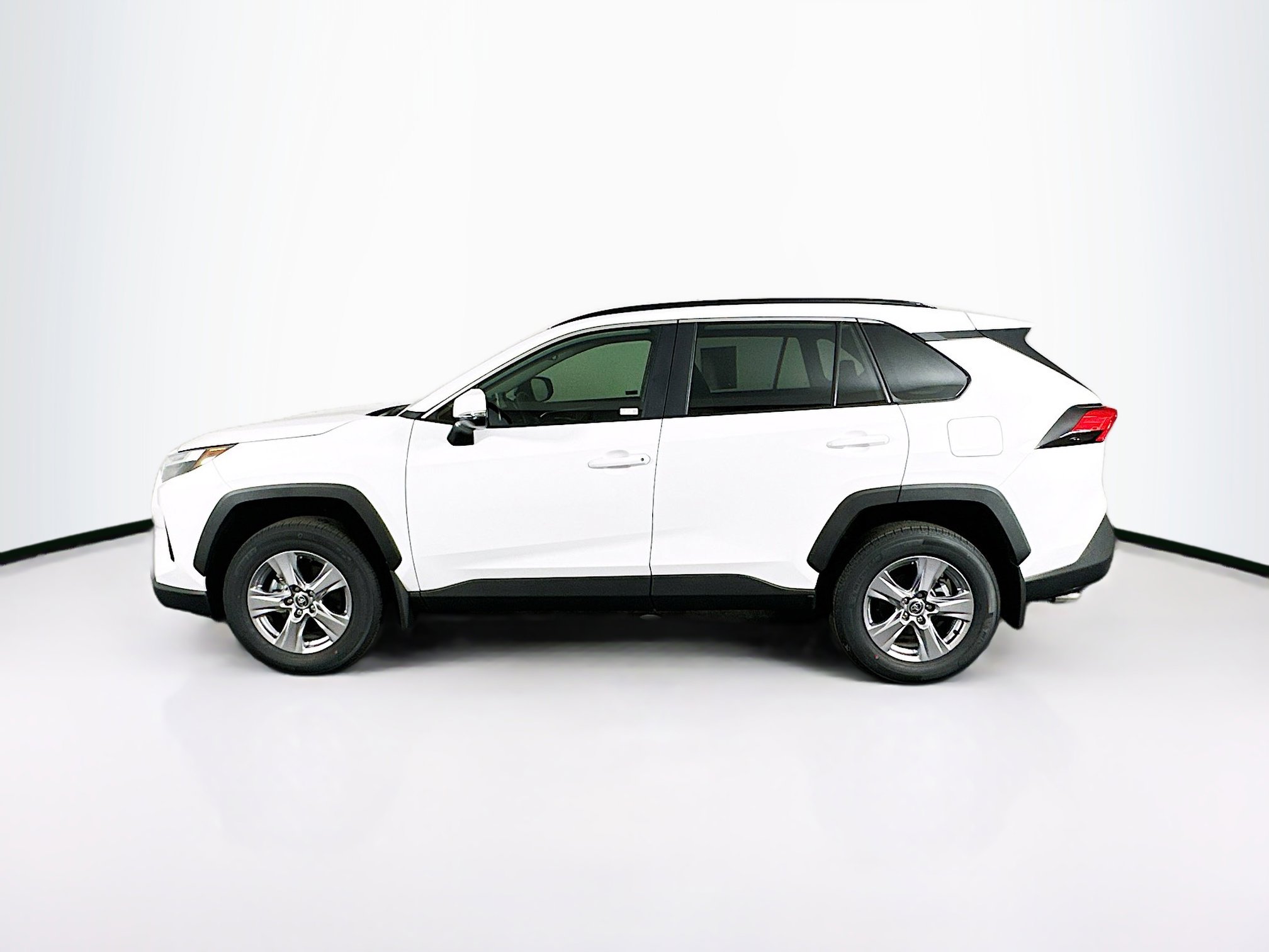 Used 2025 Toyota RAV4 XLE w/ Convenience Package image 4