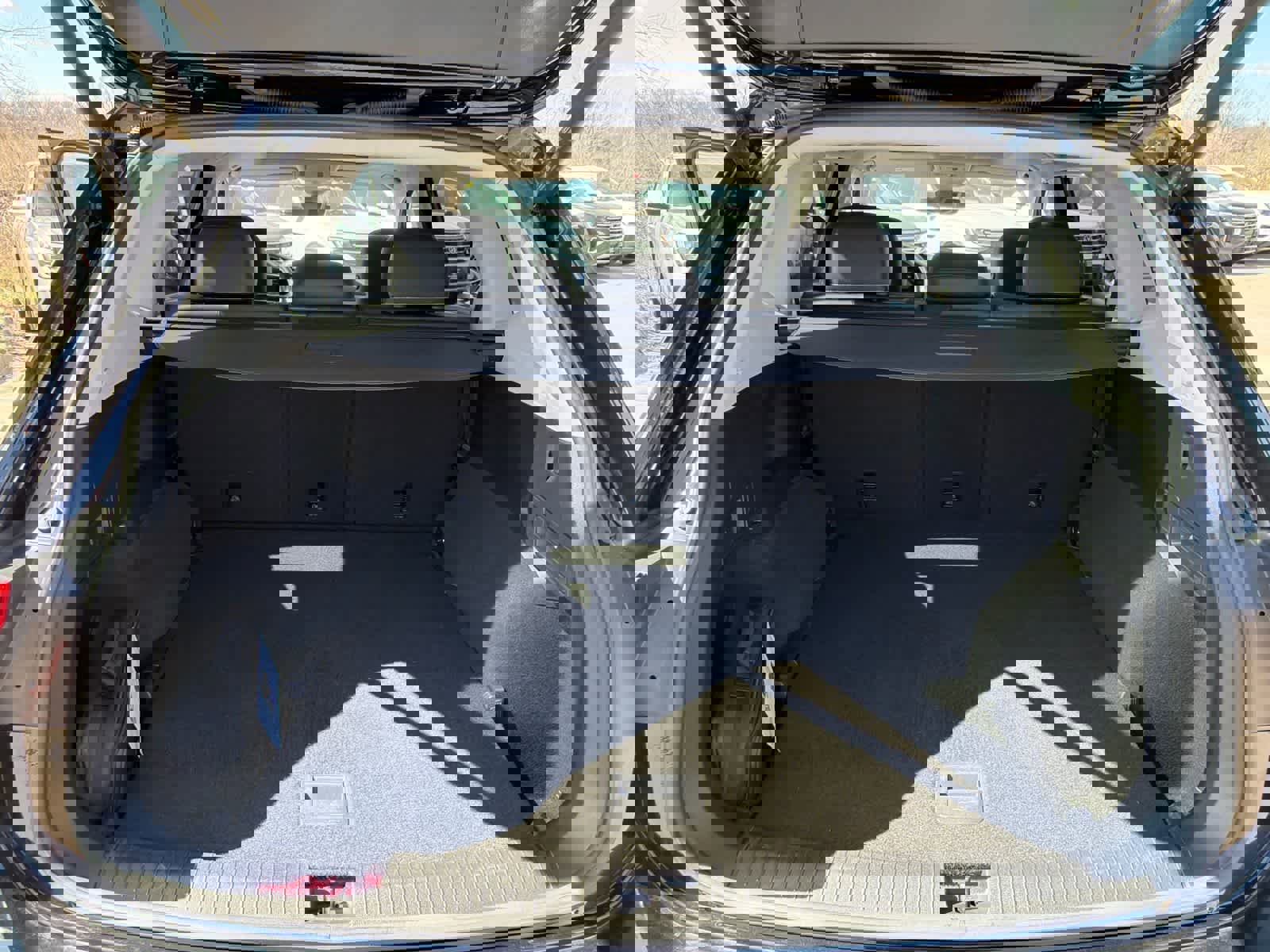 Used 2022 Volkswagen Tiguan SE w/ Panoramic Sunroof Package image 19