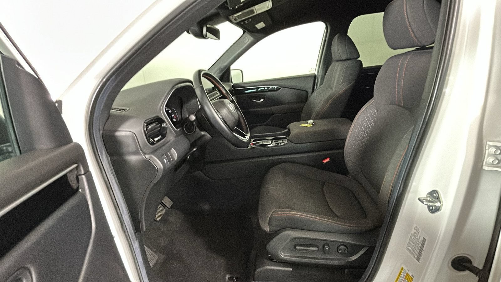 Used 2025 Honda Pilot Sport image 12