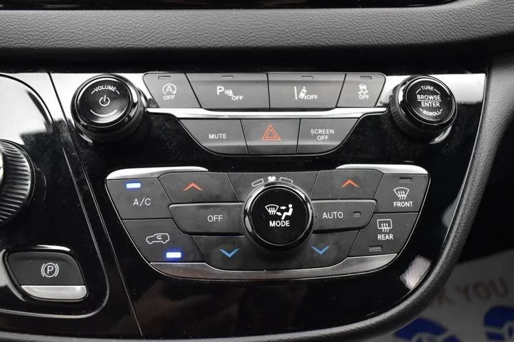 Used 2025 Chrysler Pacifica Select FWD image 33