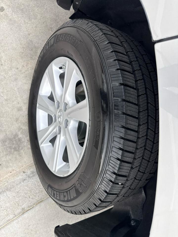 Used 2012 Toyota Highlander SE w/ Tow Pkg AWD/4WD image 16