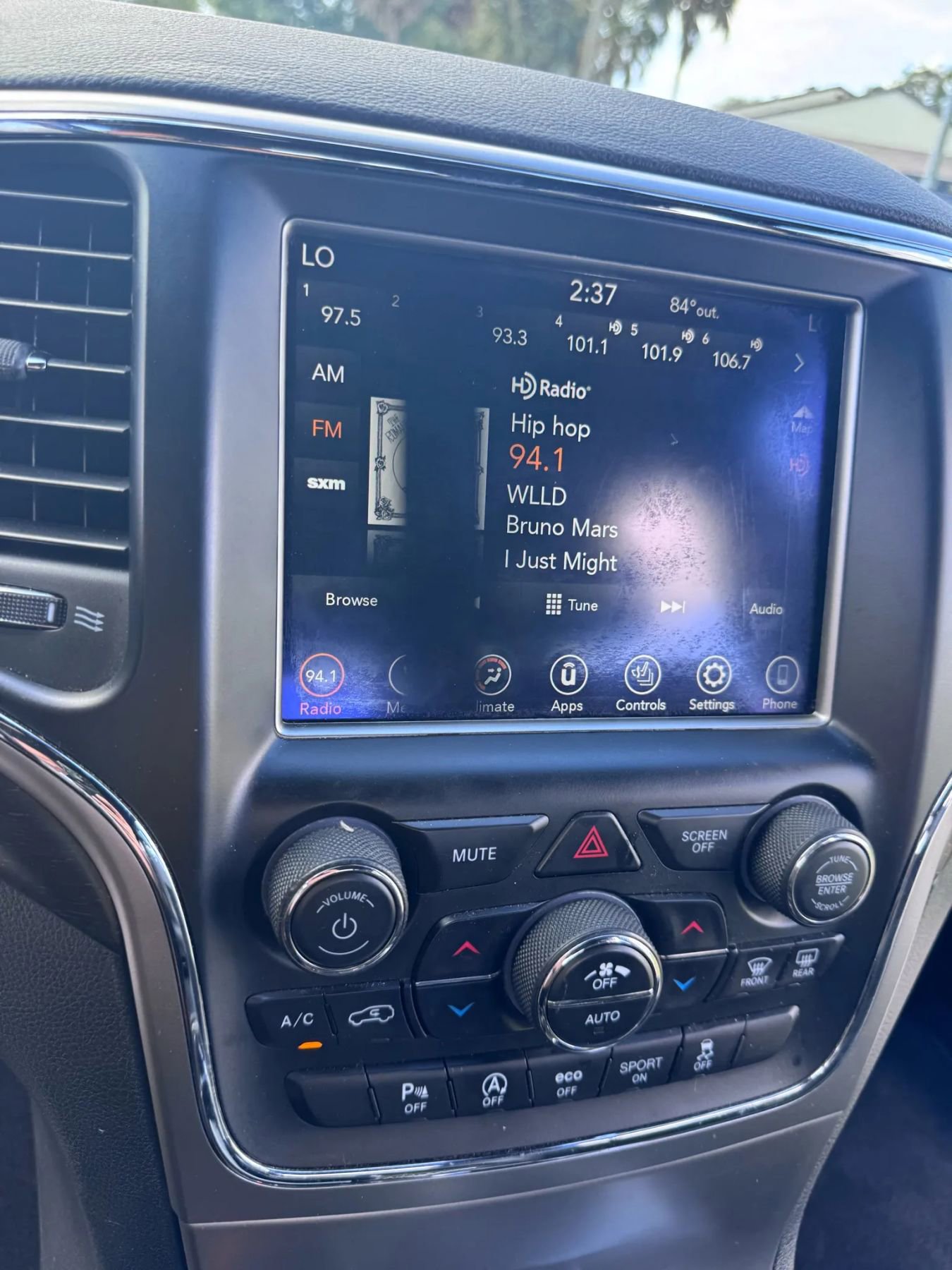 Used 2018 Jeep Grand Cherokee Altitude image 18