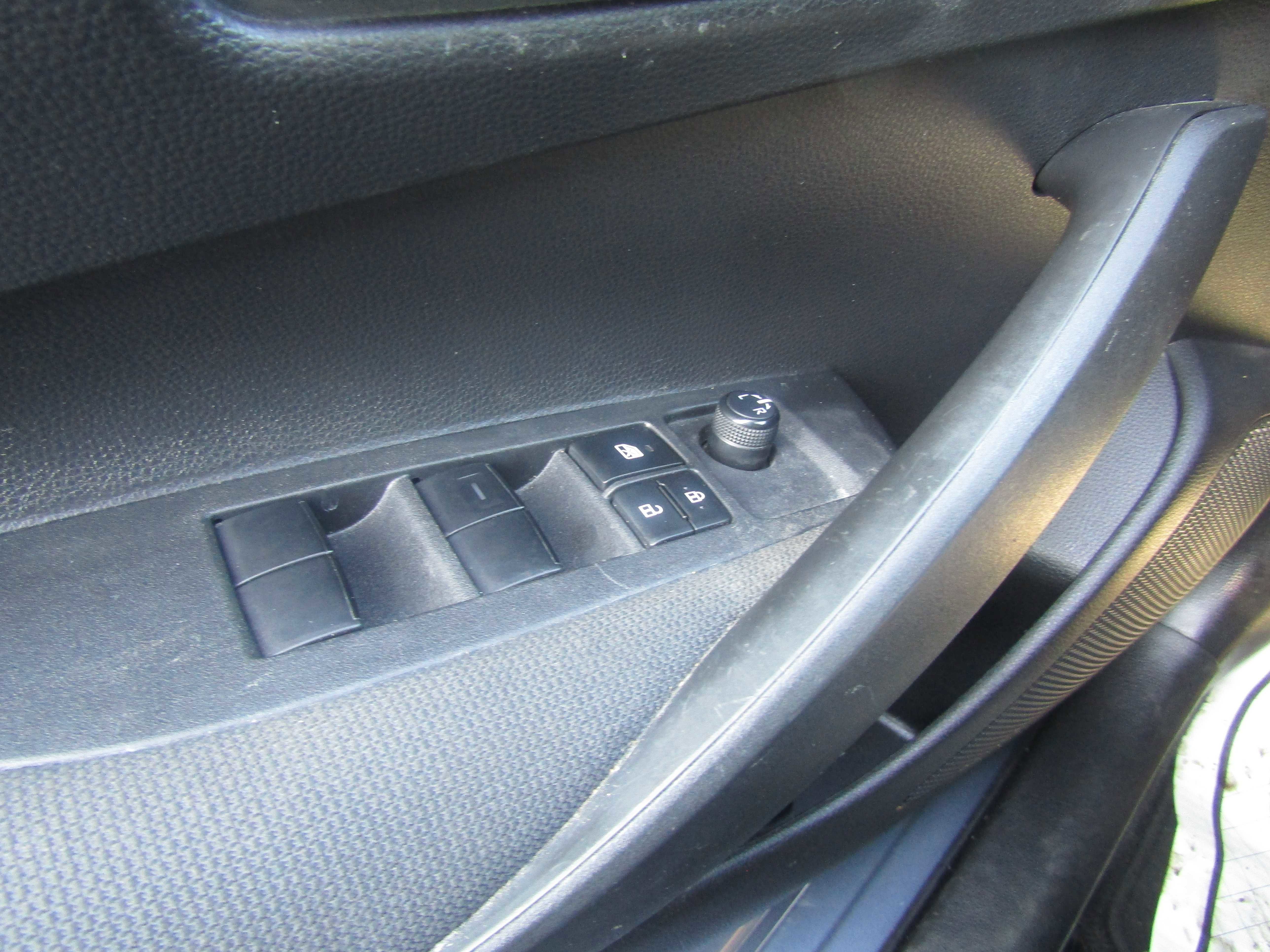Used 2023 Toyota Corolla LE FWD image 8