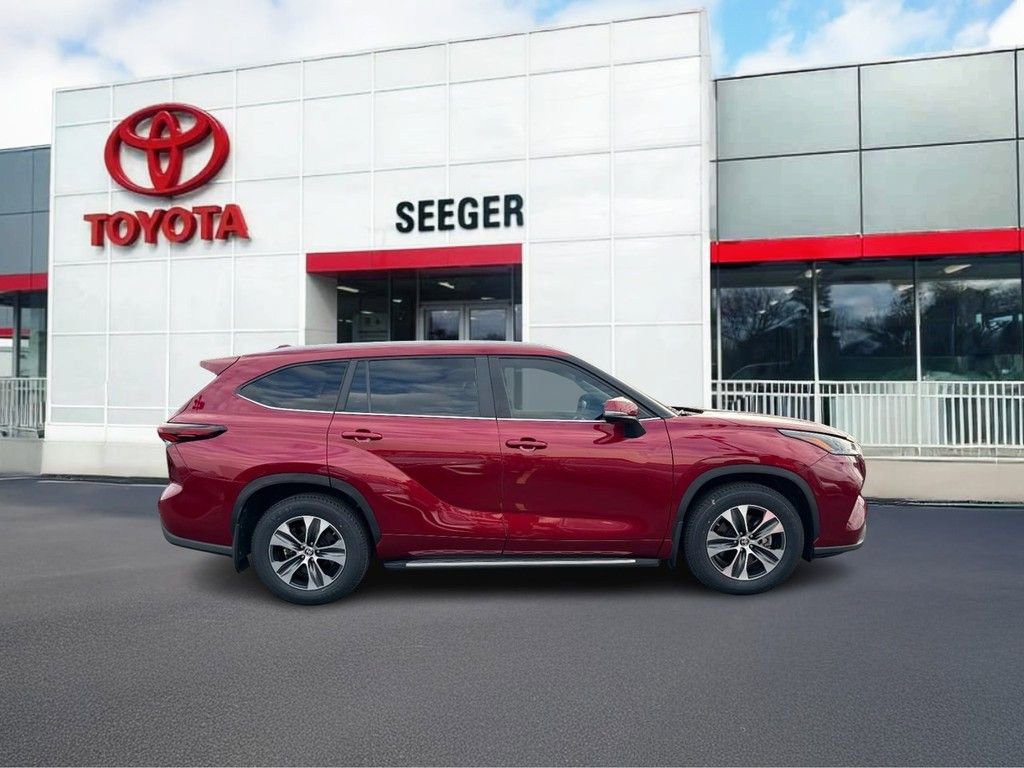 Used 2024 Toyota Highlander XLE video 2