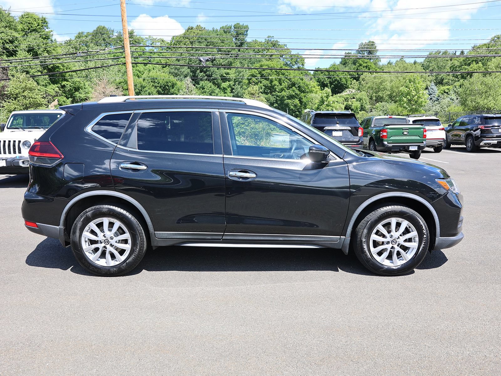 Used 2018 Nissan Rogue SV AWD/4WD image 8