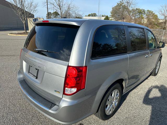 Used 2018 Dodge Grand Caravan SE w/ UConnect Hands-Free Group image 4