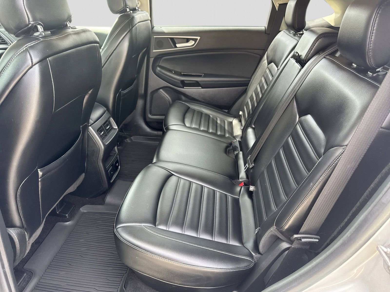 Used 2019 Ford Edge SEL AWD/4WD image 23