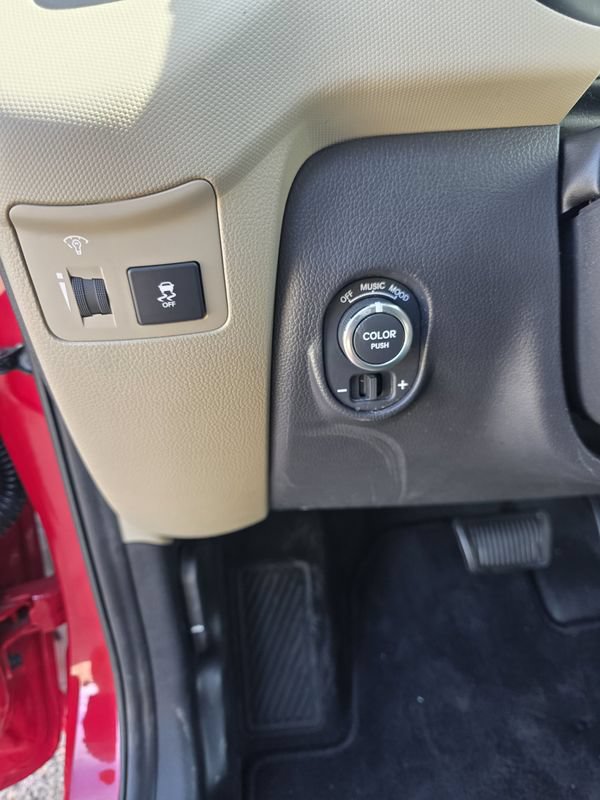 Used 2013 Kia Soul ! w/ Premium Pkg FWD image 27