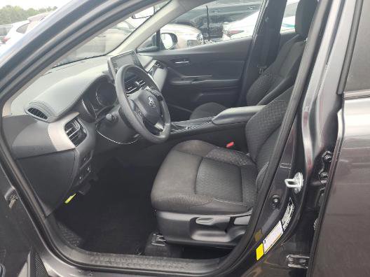 Used 2021 Toyota C-HR LE FWD image 4