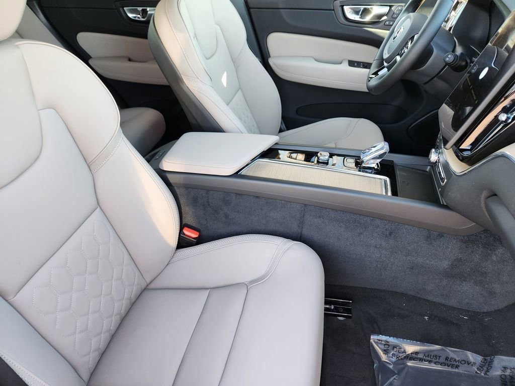 New 2026 Volvo XC60 B5 Plus w/ Protection Package Premier image 4