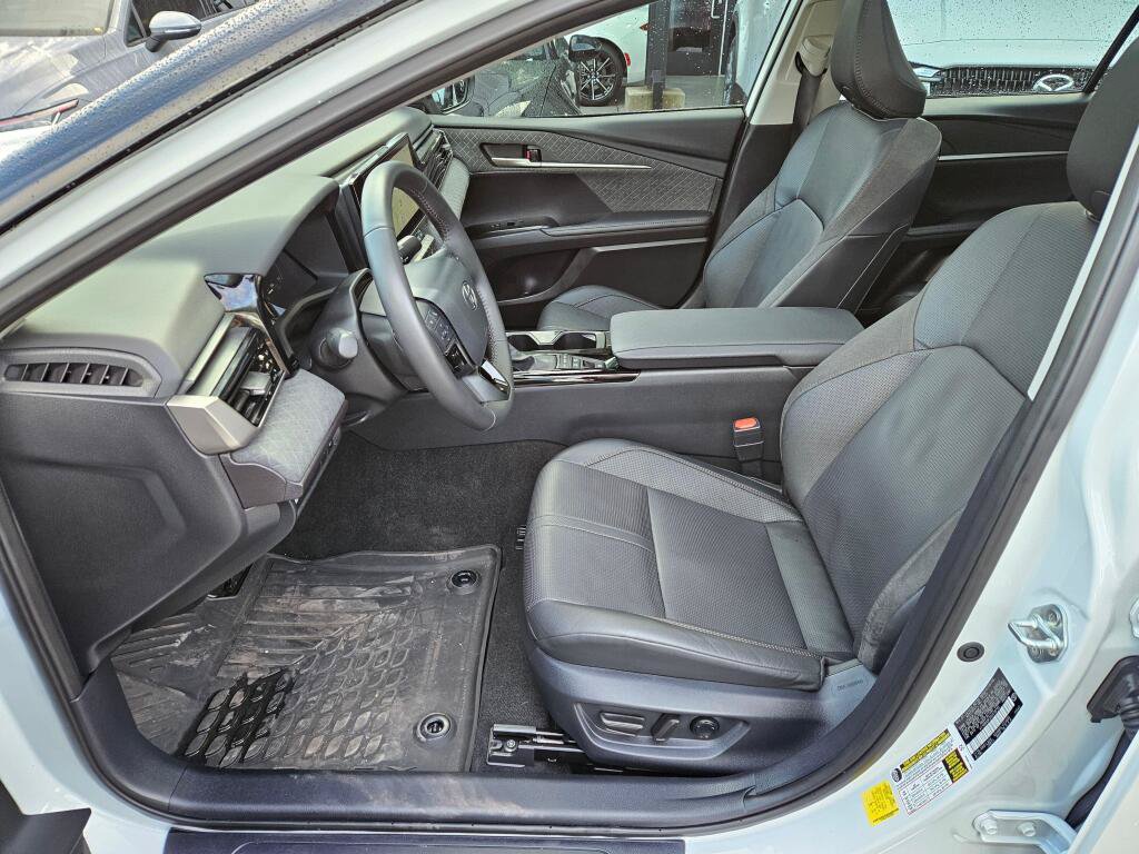 Used 2025 Toyota Camry XLE AWD/4WD image 14
