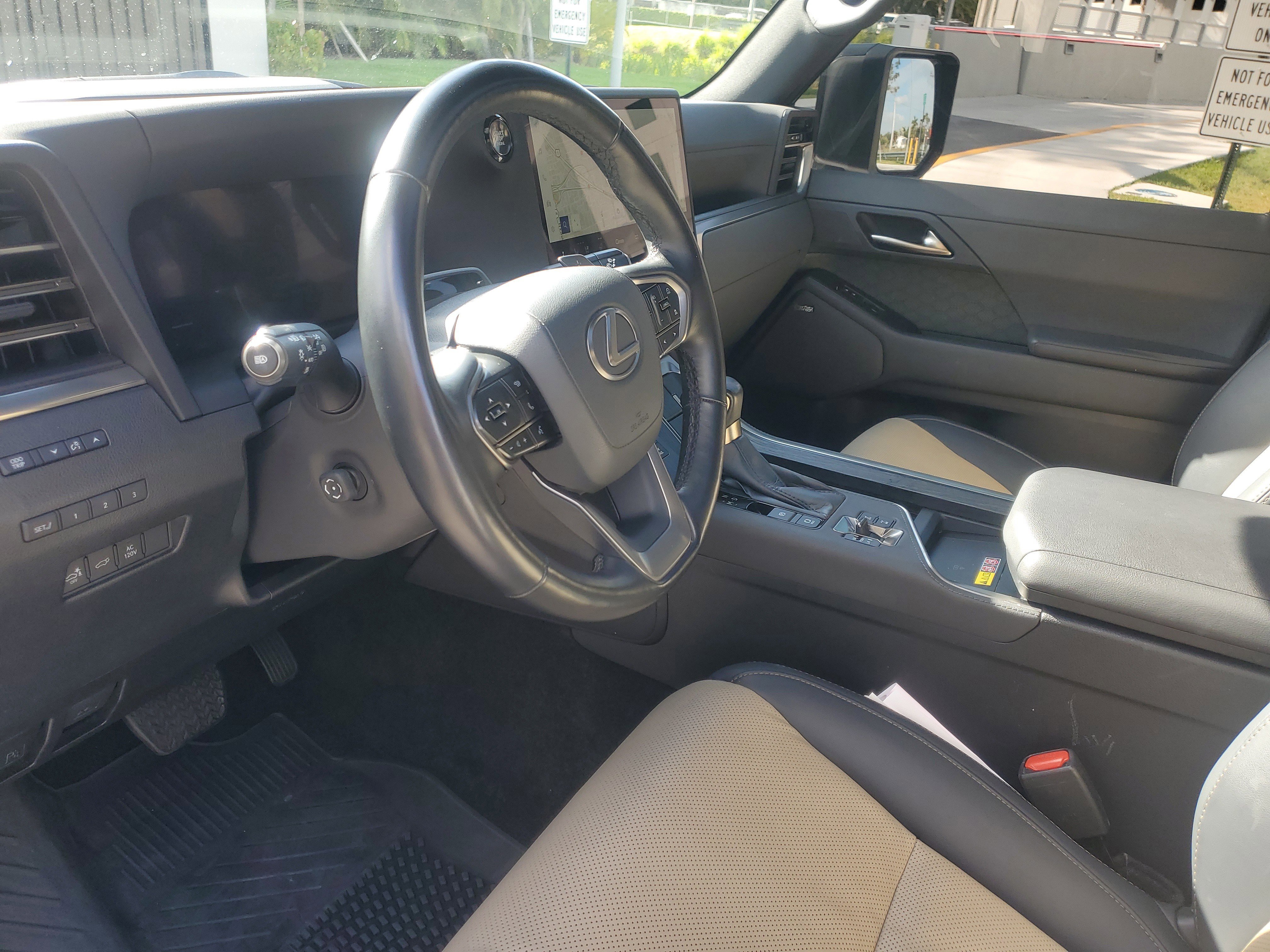 Used 2024 Lexus GX 550 image 16