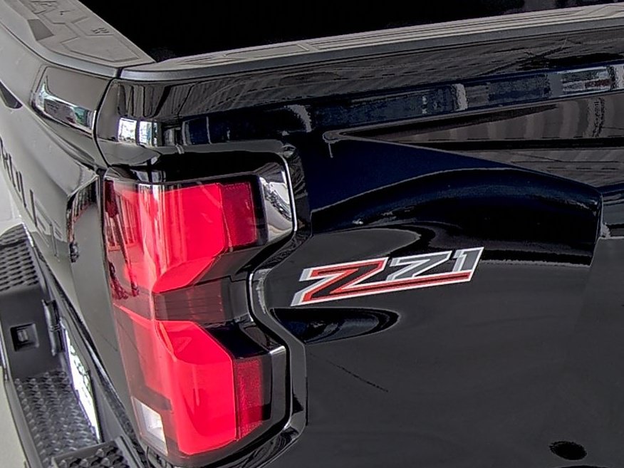 Used 2023 Chevrolet Colorado Z71 w/ Z71 Convenience Package 2 AWD/4WD image 15
