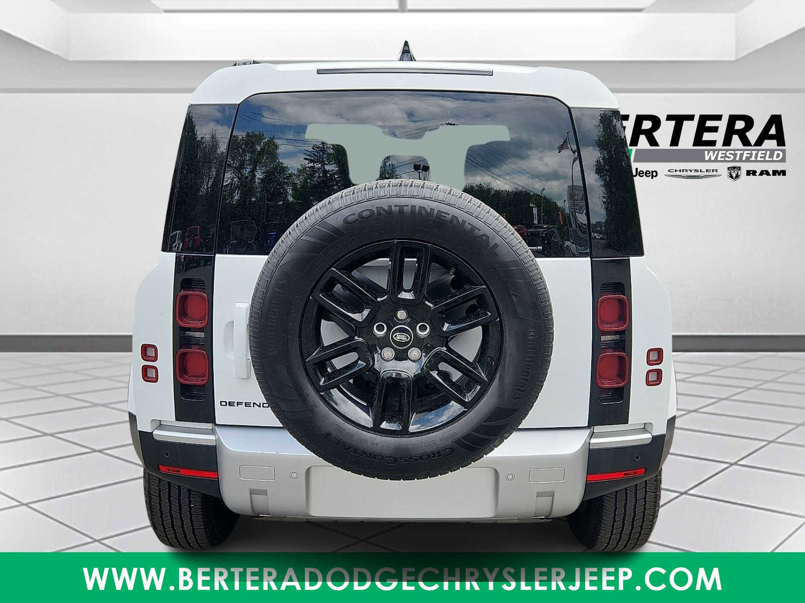 Used 2025 Land Rover Defender 110 S AWD/4WD image 5