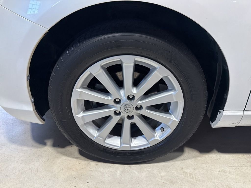 Used 2012 Toyota Venza XLE AWD/4WD image 2