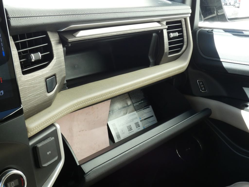 Used 2024 Ford Expedition Limited image 23