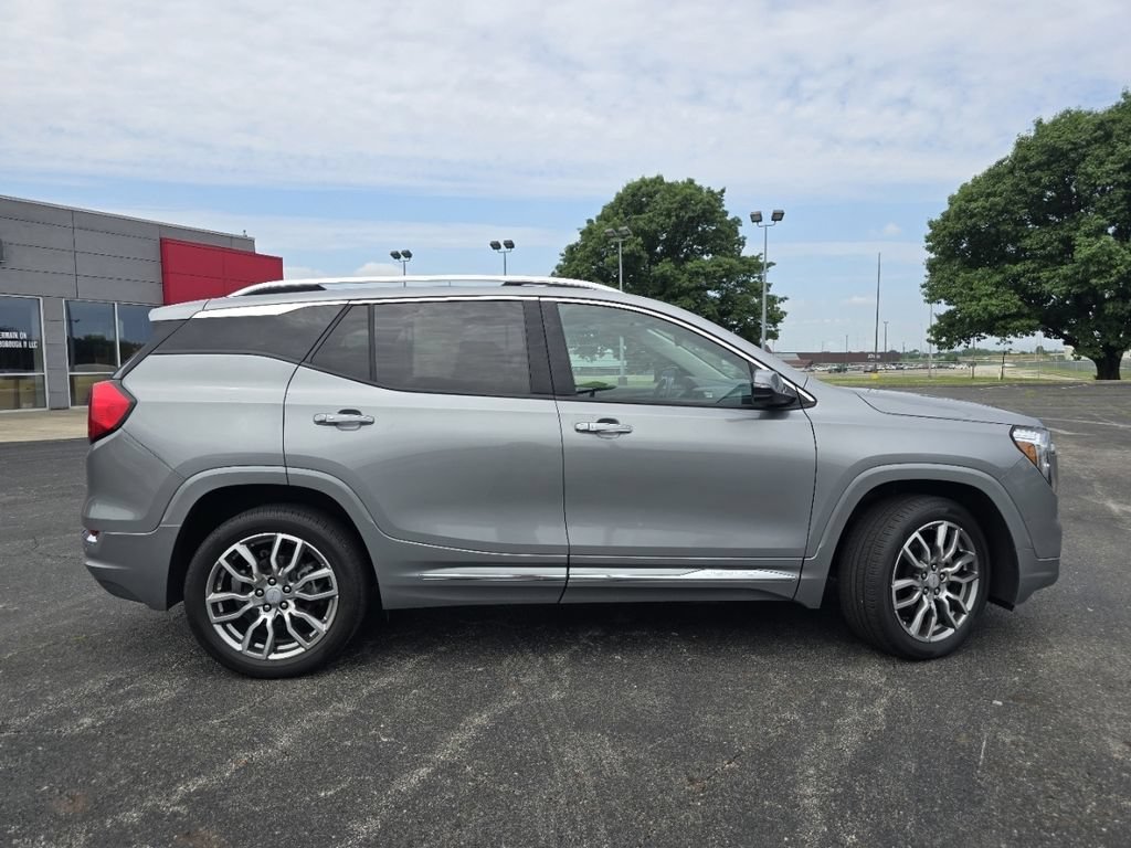 Used 2024 GMC Terrain Denali w/ Denali Premium Package AWD/4WD image 20