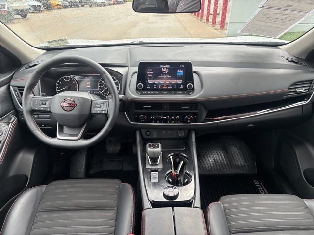 Used 2025 Nissan Rogue SV AWD/4WD image 25