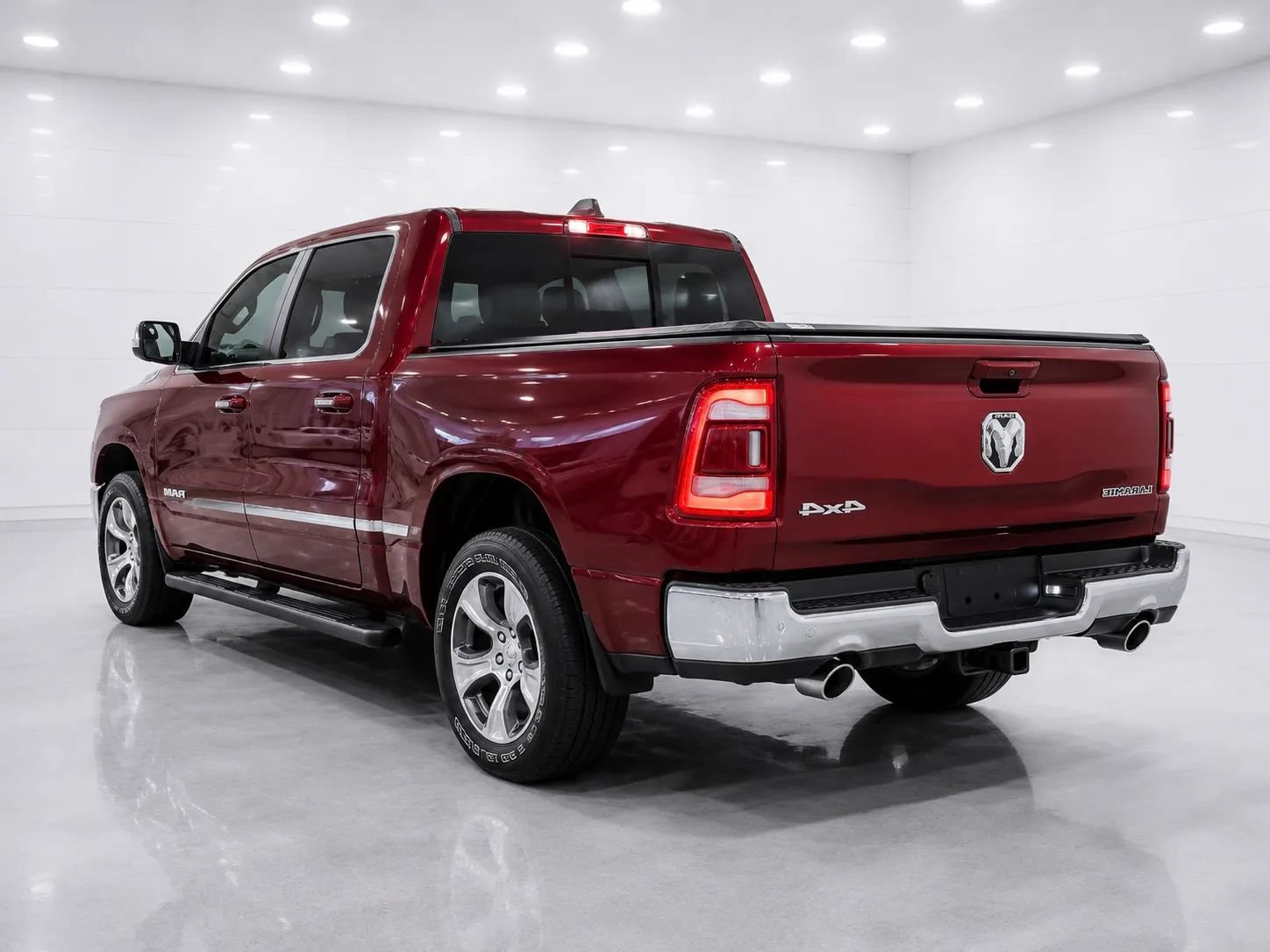 Used 2023 RAM 1500 Laramie AWD/4WD image 3