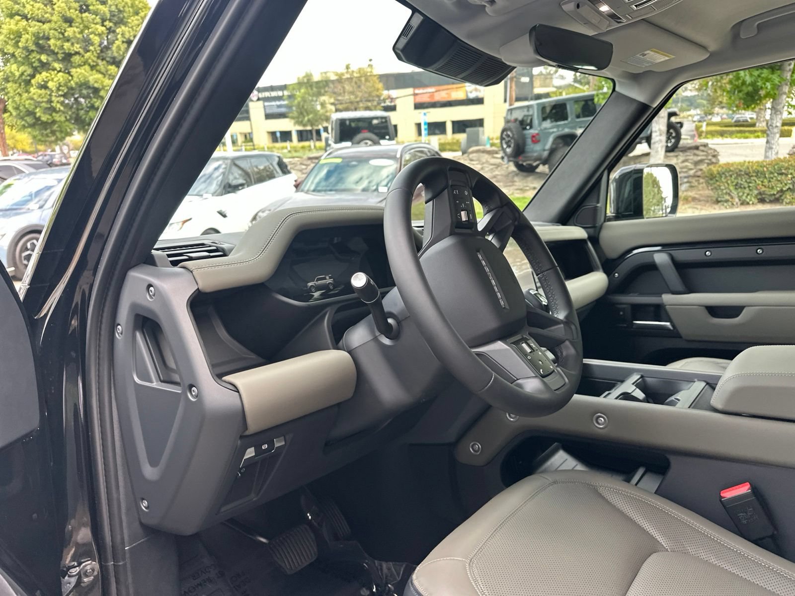 Used 2025 Land Rover Defender 110 S AWD/4WD image 8