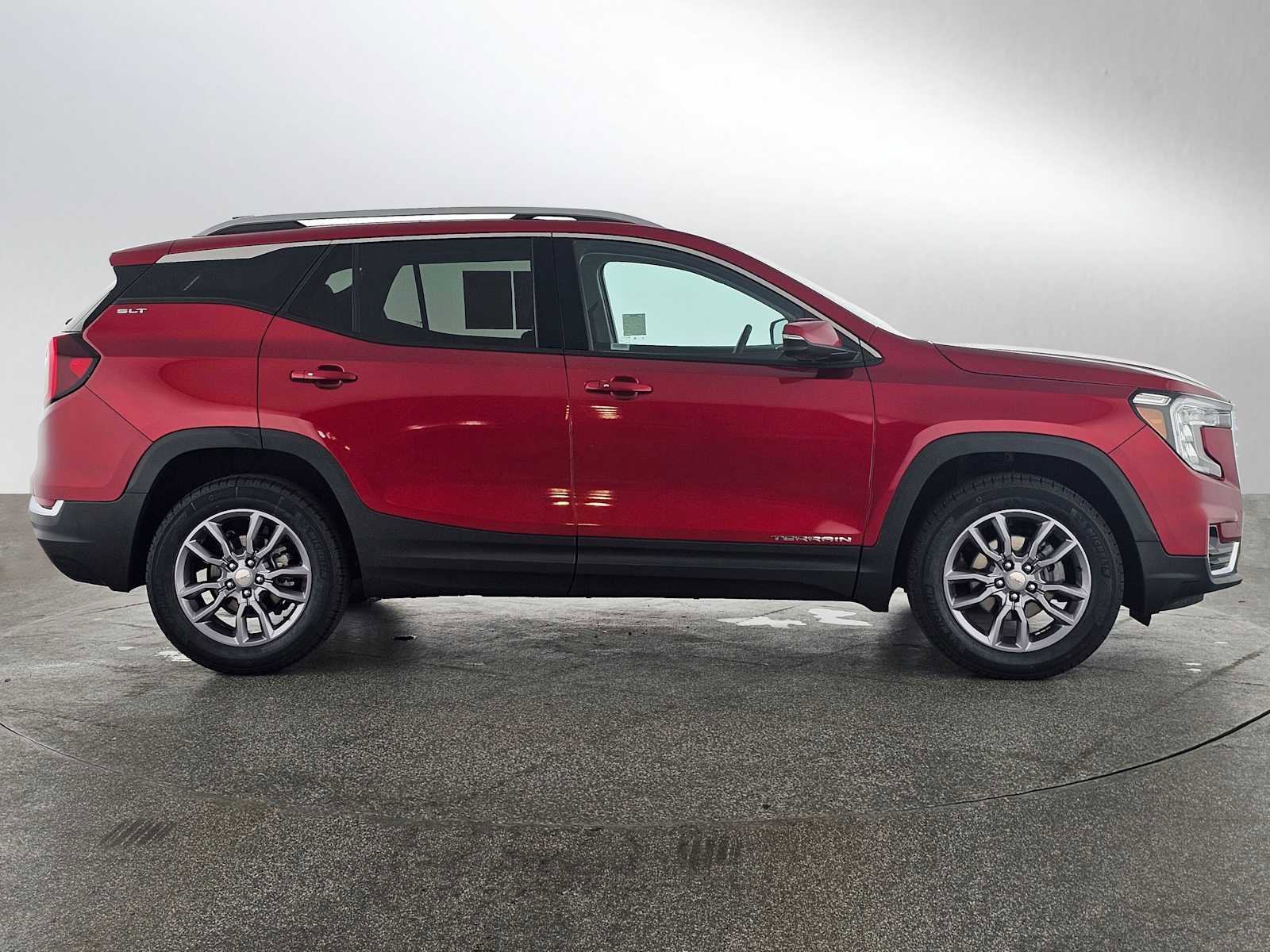 Used 2023 GMC Terrain SLT image 8