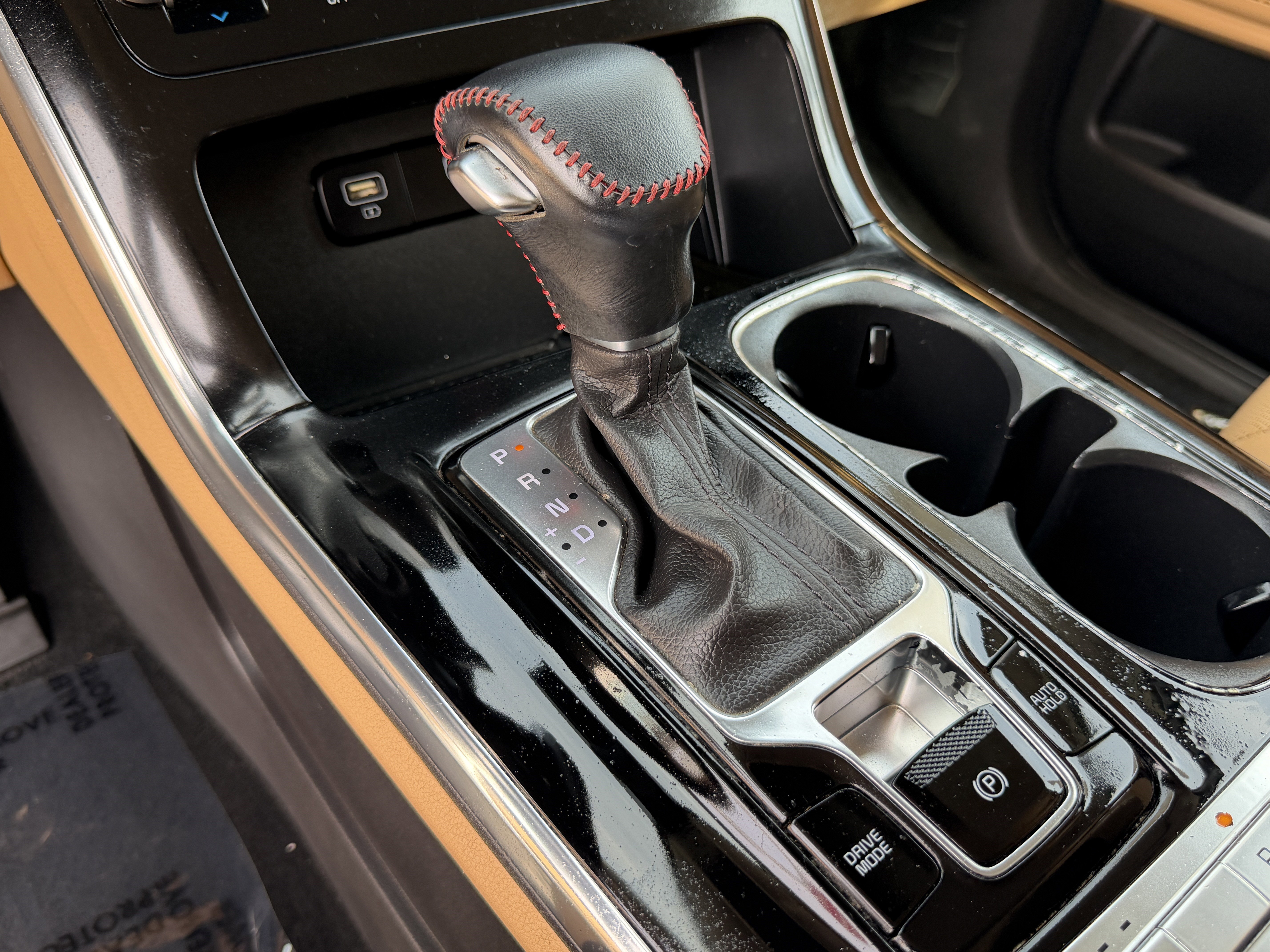 Used 2022 Kia Carnival EX image 23