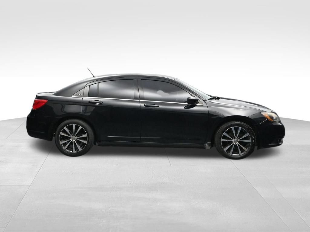 Used 2013 Chrysler 200 Limited FWD image 6