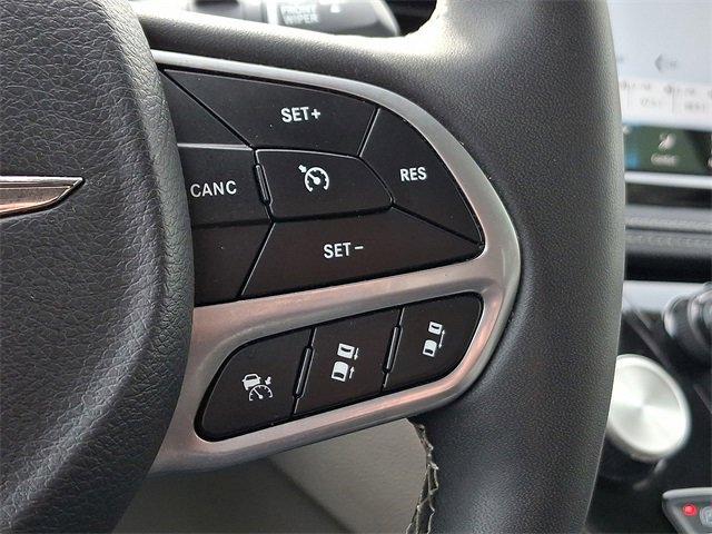 Used 2024 Chrysler Pacifica Select image 29