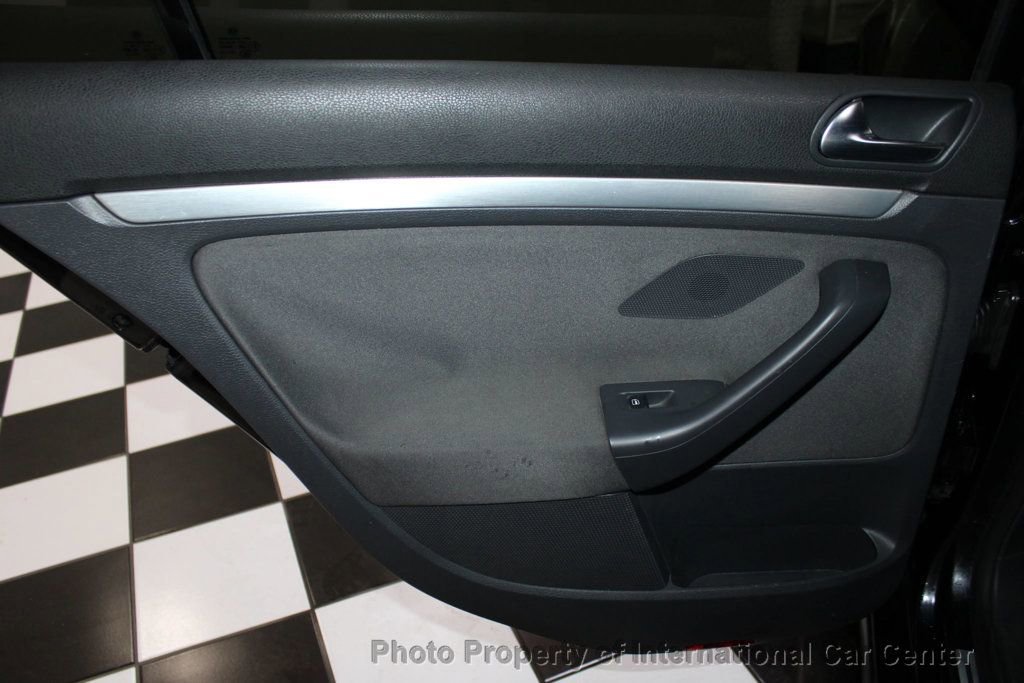 Used 2009 Volkswagen GTI 4-Door image 19